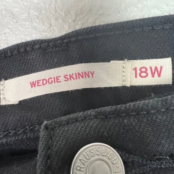 Levi's Women's Sz 18W Wedgie Skinny Jeans Black Button Fly Raw Hem Ripped Knees - Picture 3 of 10